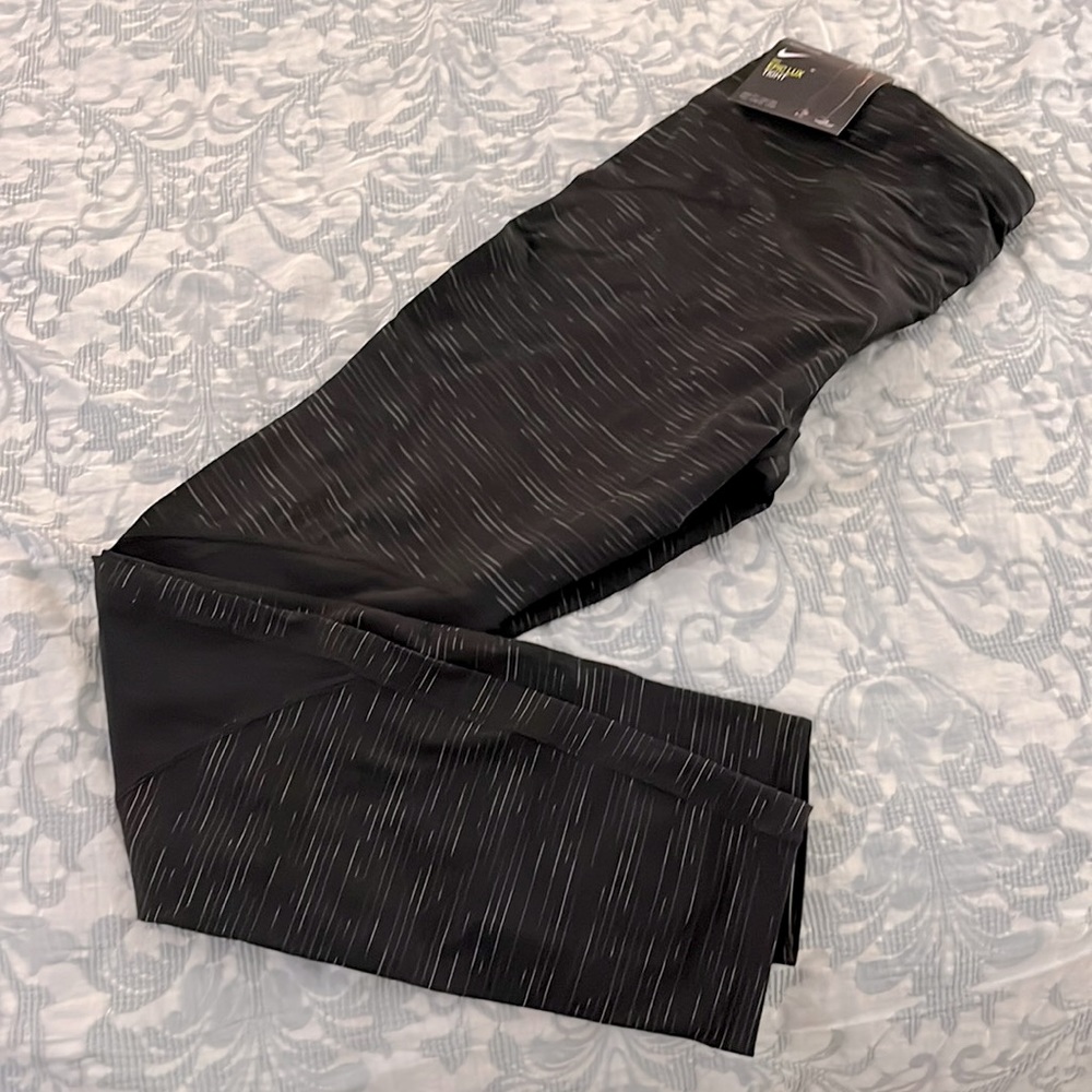 NWT Nike Epic Lux Tights Size Large Black and White Stripe Running Leggings